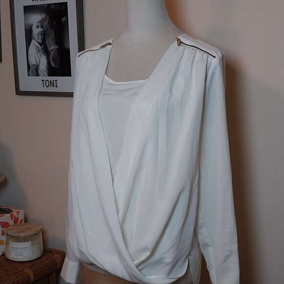 CALVIN KLINE SIZE S  CROSSOVER FRONT BUBBLE HEM CONVERTIBLE SLEEVE BLOUSE - Picture 3 of 10